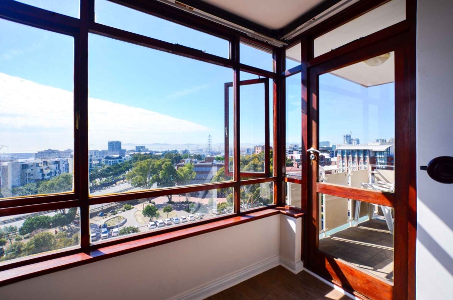 To Let 2 Bedroom Property for Rent in Green Point Western Cape